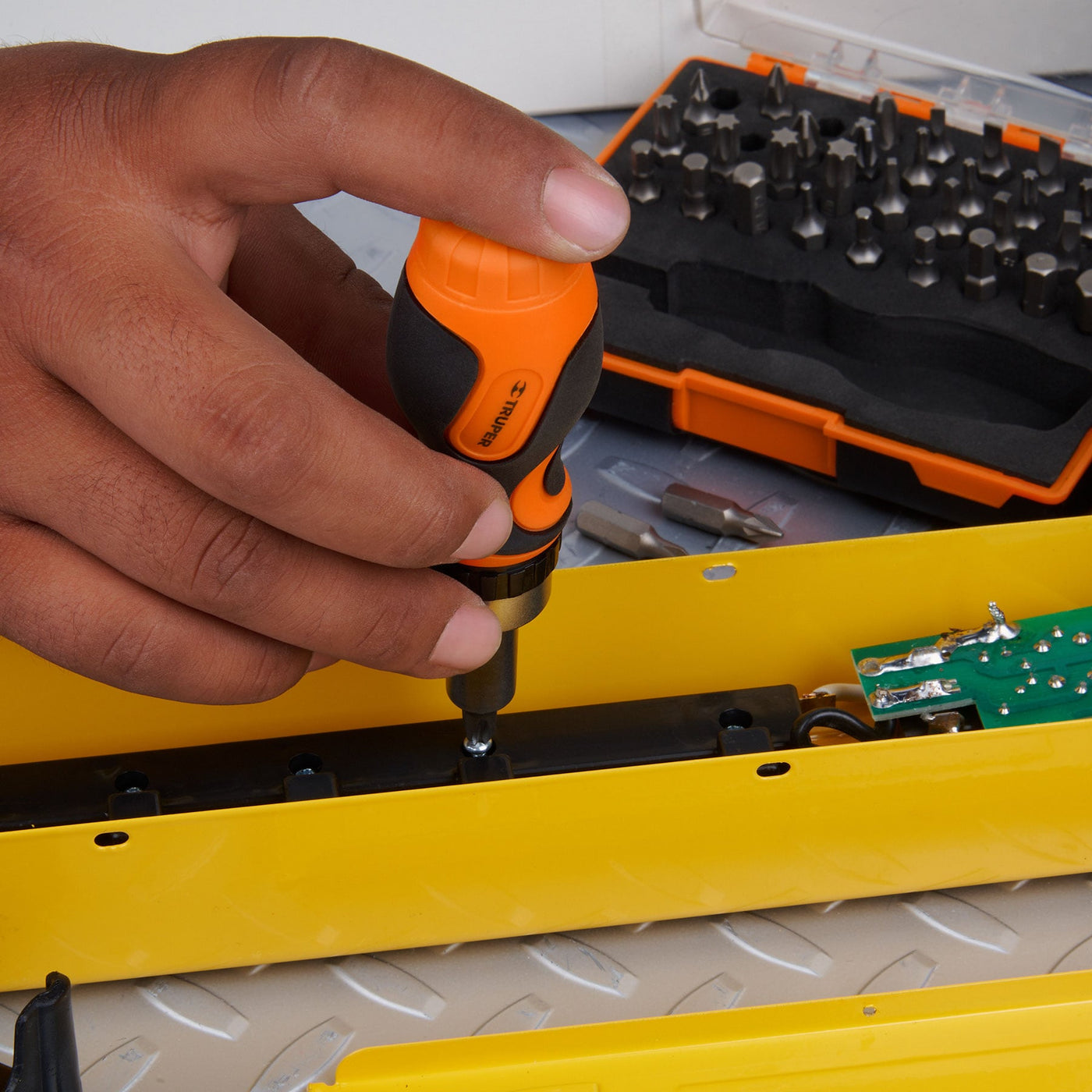 Desarmador Truper Tipo Trompo 36 Puntas con Matraca